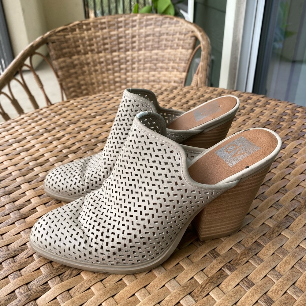DV Dolce Vita Kenli Perforated Mules Cream Womens Size 7.5